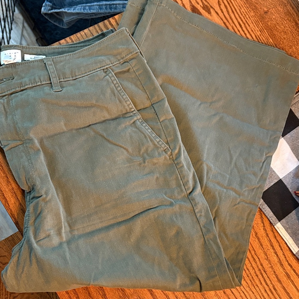 a new day Women's Olive Capris